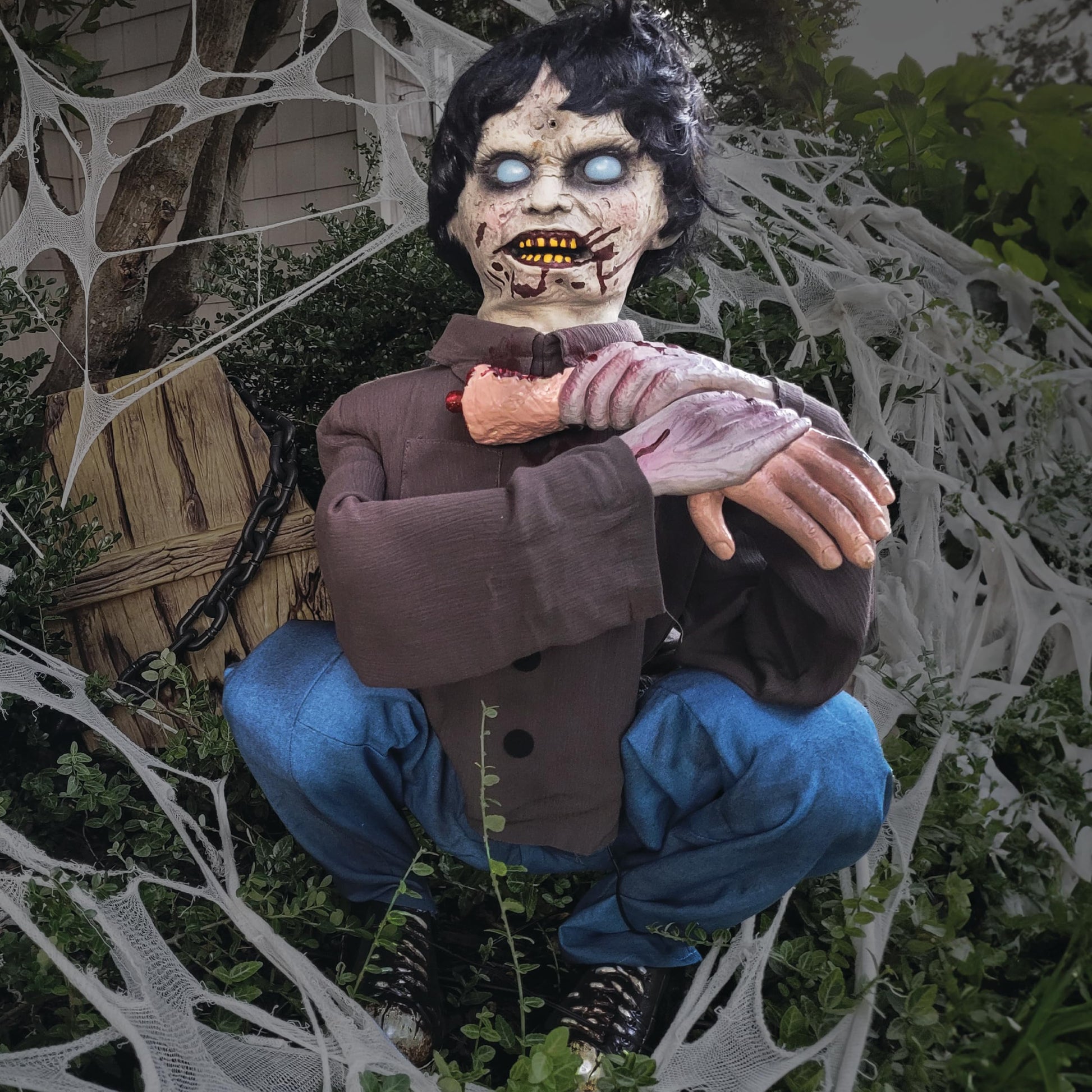 Haunted Hill Farm Lunging Pumpkin Carver Zombie Girl by Tekky, Motion-Activated Talking Halloween Animatronic for Indoor or Covered Outdoor Creepy Halloween Decorations, Plug-in or Battery Operated